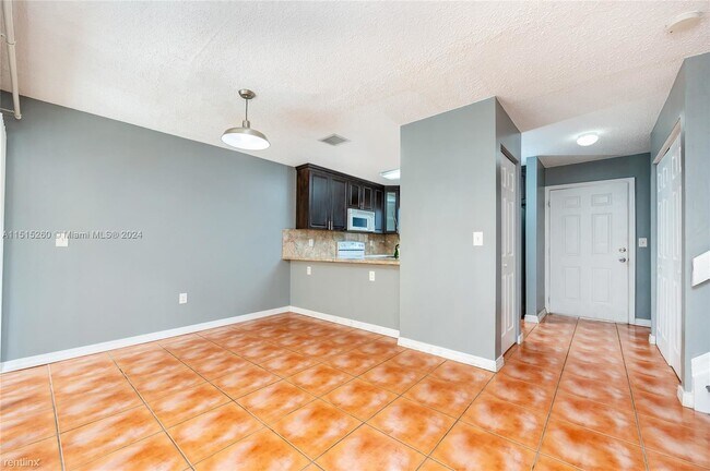 Building Photo - 3 br, 2.5 bath House - 6235 Kendale Lakes ...
