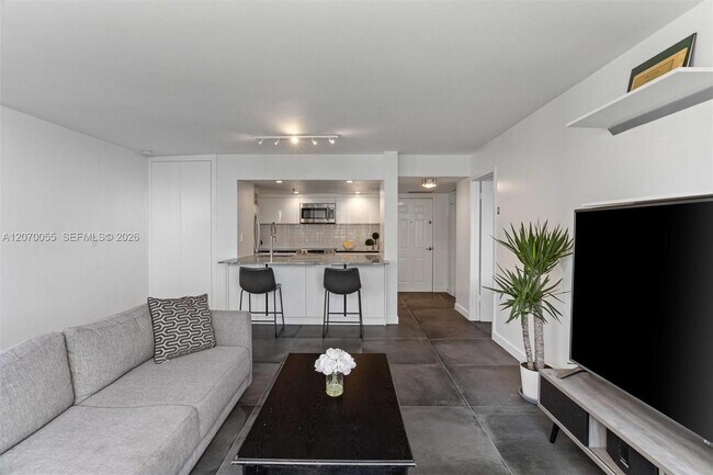 Building Photo - 540 Brickell Key Dr