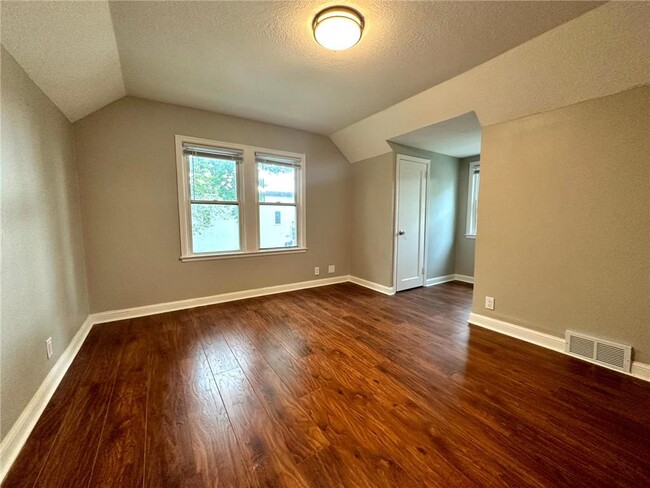 Foto del edificio - 2804 E 44th St