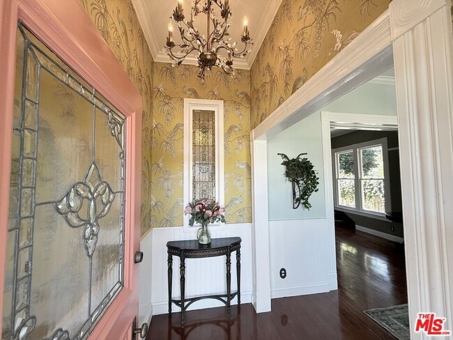 Building Photo - 370 Main St