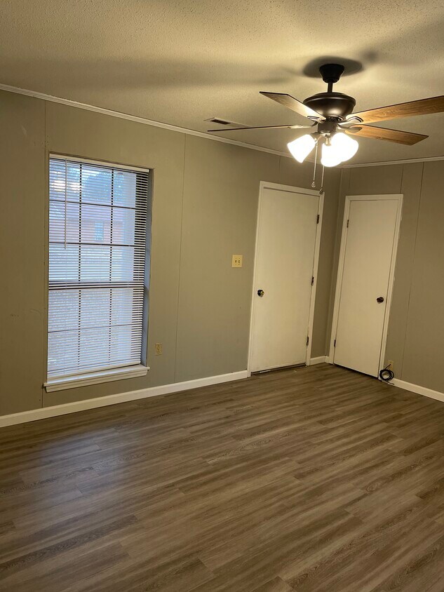 Foto principal - 204 Pamela Dr