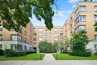 Building Photo - 2610 W Balmoral Ave