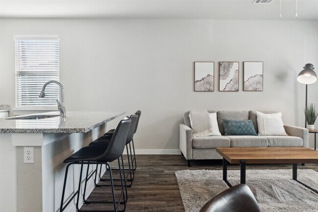 Foto del edificio - 520 Powell Dr