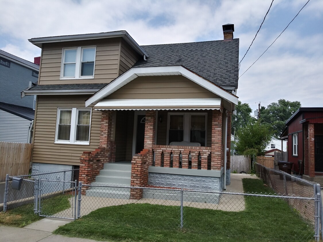Primary Photo - 807 7th Ave