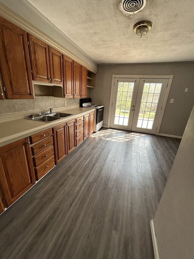 Foto del edificio - Great House 4 bedroom 2 bath house