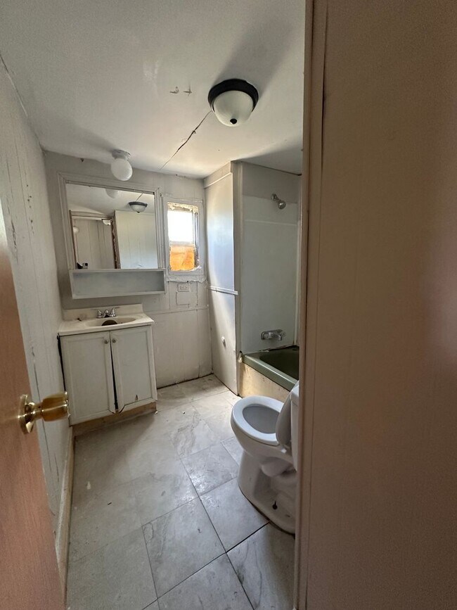Building Photo - Apply now! Rent this 3 Bedroom mobile home...