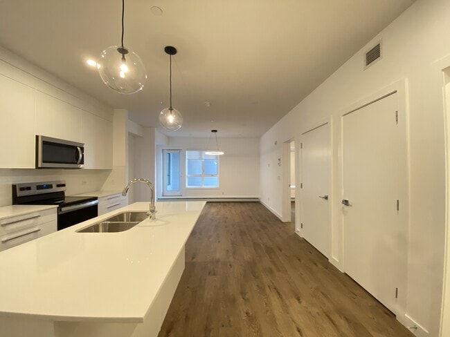 Building Photo - 60 Skyview Ranch Rd NE