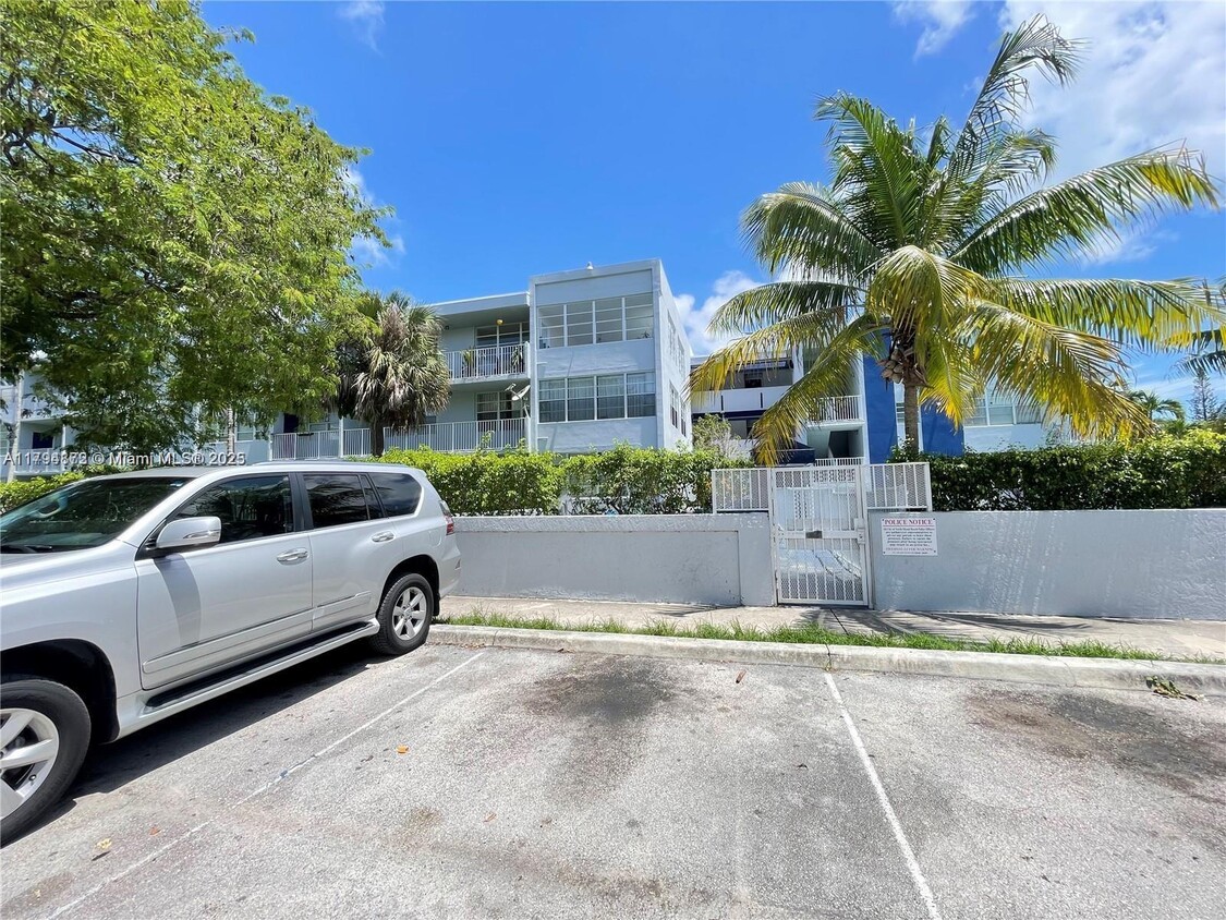 Foto principal - 2175 NE 170th St