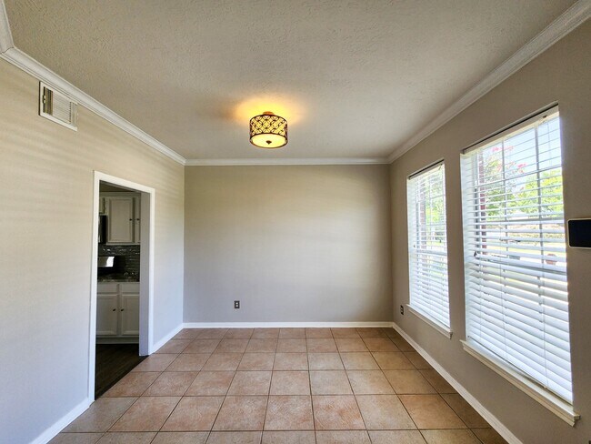 Building Photo - 2412 N Mission Cir