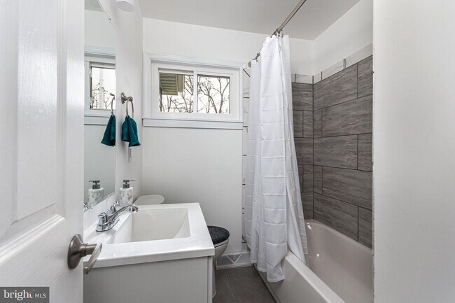 Foto del edificio - 3747 Ridgewood Rd