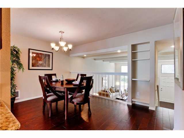 Foto del edificio - This AMAZINGLY immaculate 2 bed townhome w...