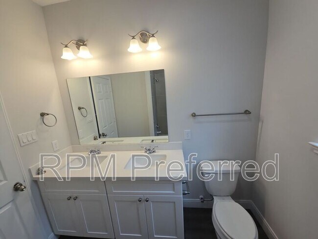 Foto del edificio - 8235 Locksley Rd