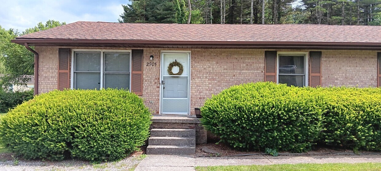 Foto principal - Blacksburg, 2 BR / 1 BA Available Aug 1st