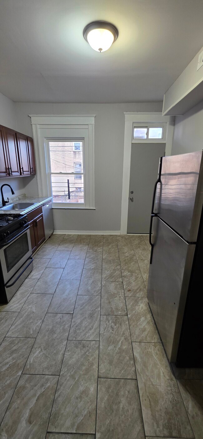 Foto del edificio - 1135 Poplar Grove St