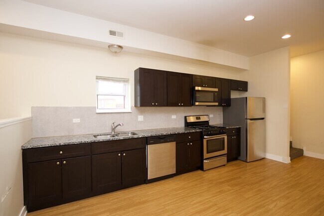 Building Photo - 4461 W Lawrence Ave