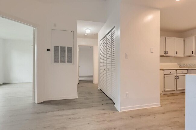 Foto del edificio - 4002 Crockers Lake Blvd