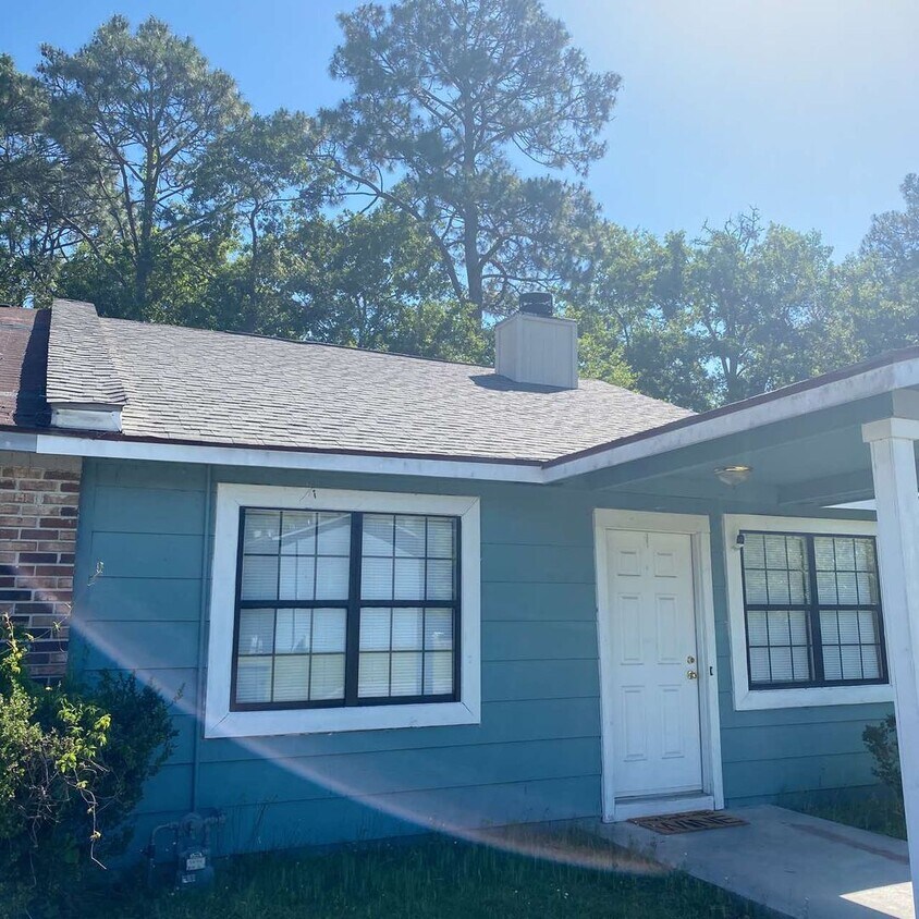 Primary Photo - Apartment