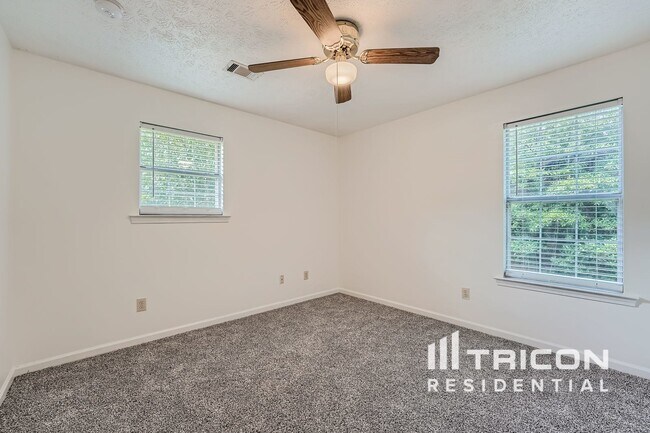 Foto del edificio - 145 Meadow Ridge Dr
