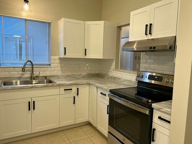 Foto del edificio - 5711 Gallatin Ln
