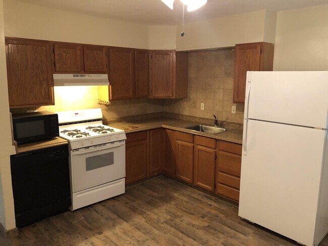 Building Photo - 1419 E Hedrick Dr