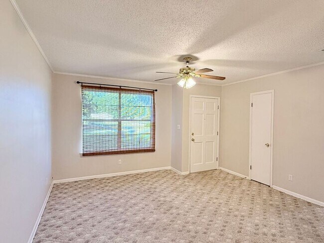 Foto del edificio - 6125 Carr Rd