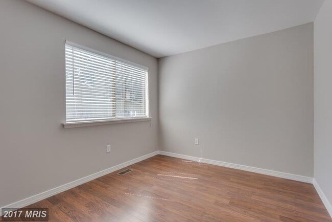 Bedroom/Upper Level - 5735 Nordeen Oak Ct
