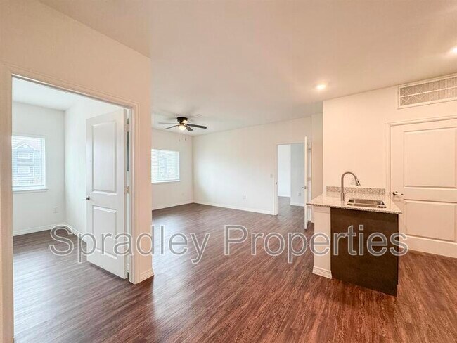 Building Photo - 1124 W Ave O