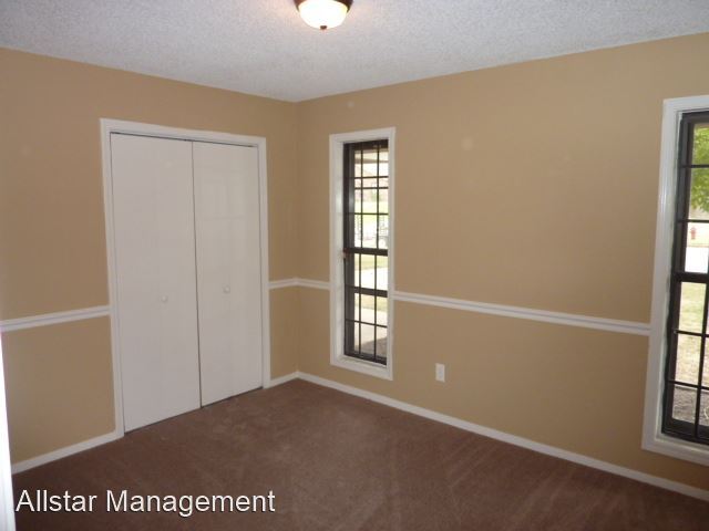 Building Photo - 3 br, 2 bath House - 6223 Chickasaw Dr