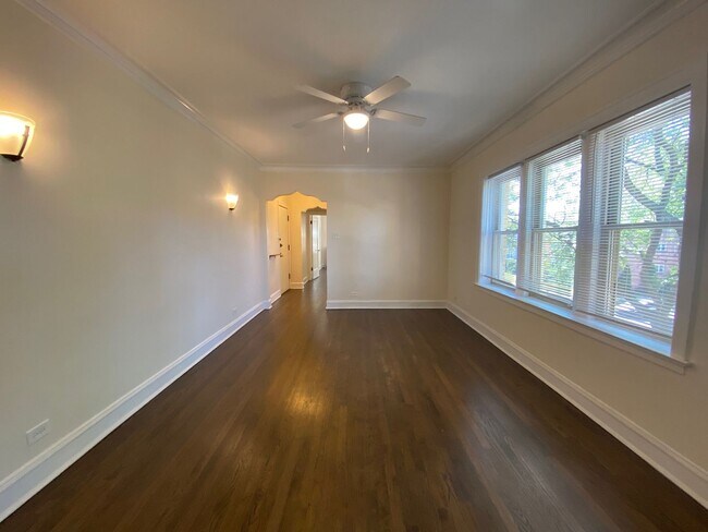 Foto del edificio - Large 1 Bedroom with Dining Room / Heat  &...