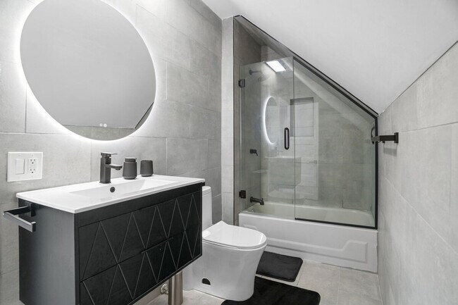 Foto del edificio - 1115 W 31st St