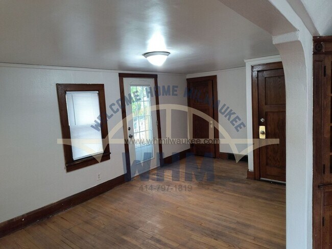 Building Photo - Looking for a 2 Bedroom 1 BathroomUnit nea...