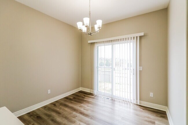 Building Photo - 8818 Jefferson Dr