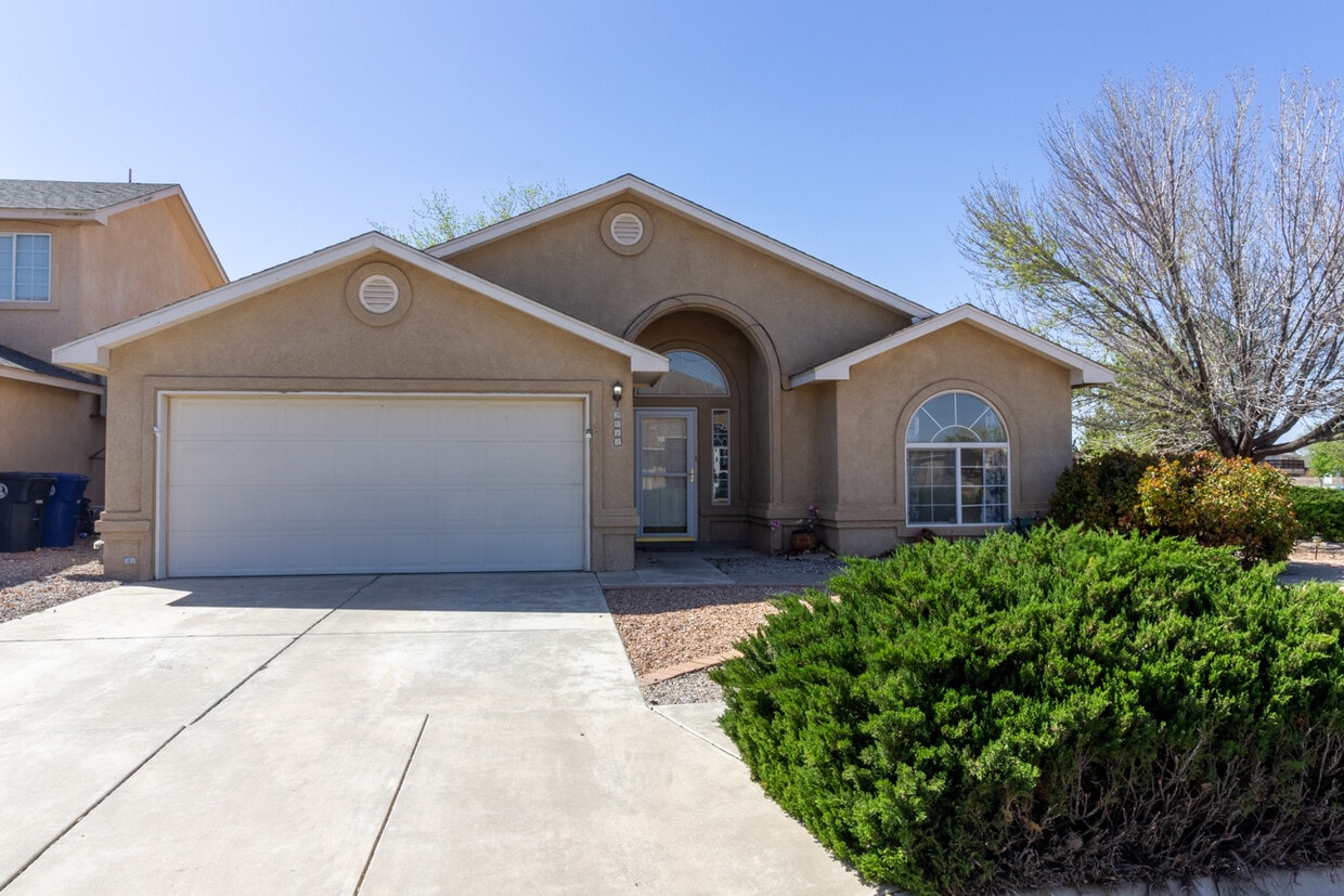 9611 Palomita Ct NW, Albuquerque, NM 87114 House Rental in