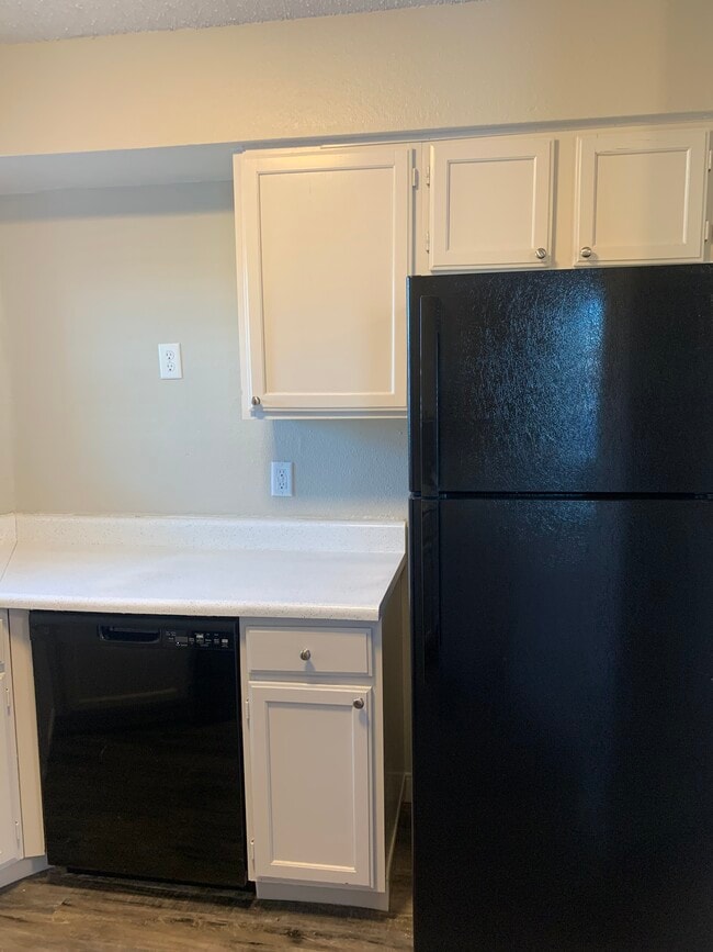 Building Photo - Saddlewood Apartments