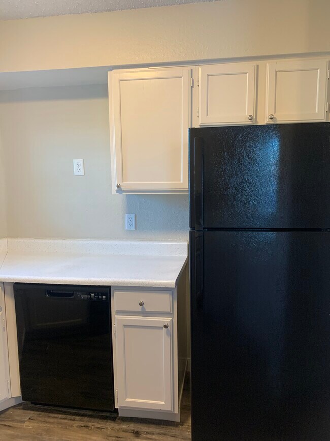 Building Photo - Saddlewood Apartments