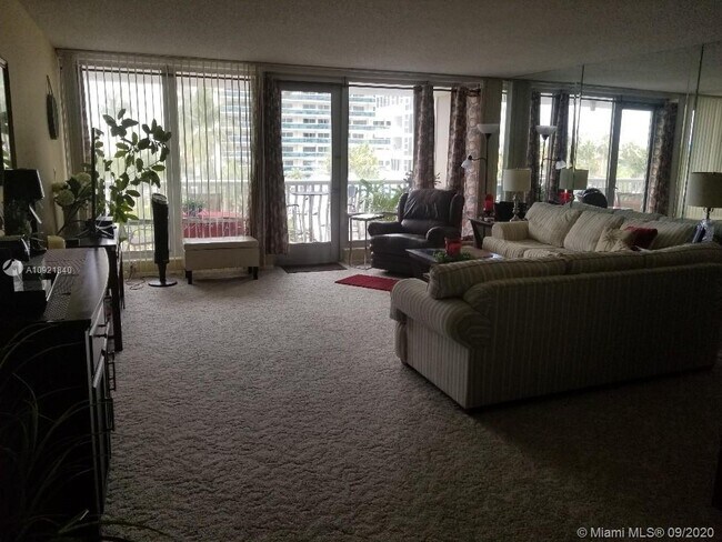 Building Photo - 4020 Galt Ocean Dr
