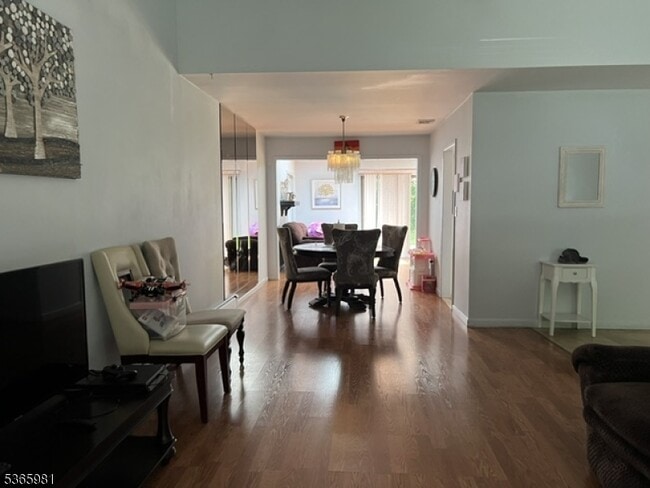 Building Photo - 35 Ashwood Dr