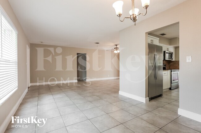 Foto del edificio - 2720 SW 18th St