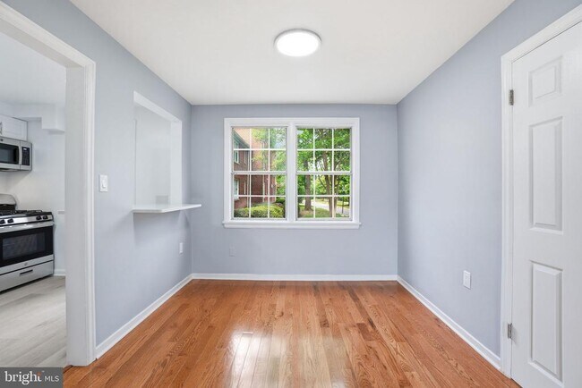 Foto del edificio - 6604 Potomac Ave