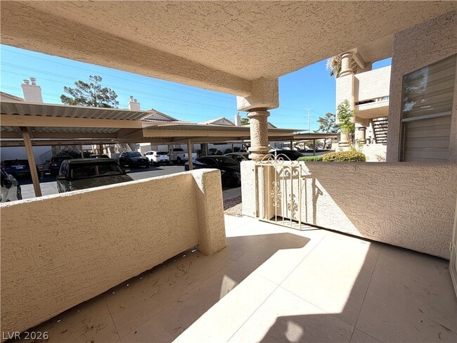 Building Photo - 920 Rockview Dr
