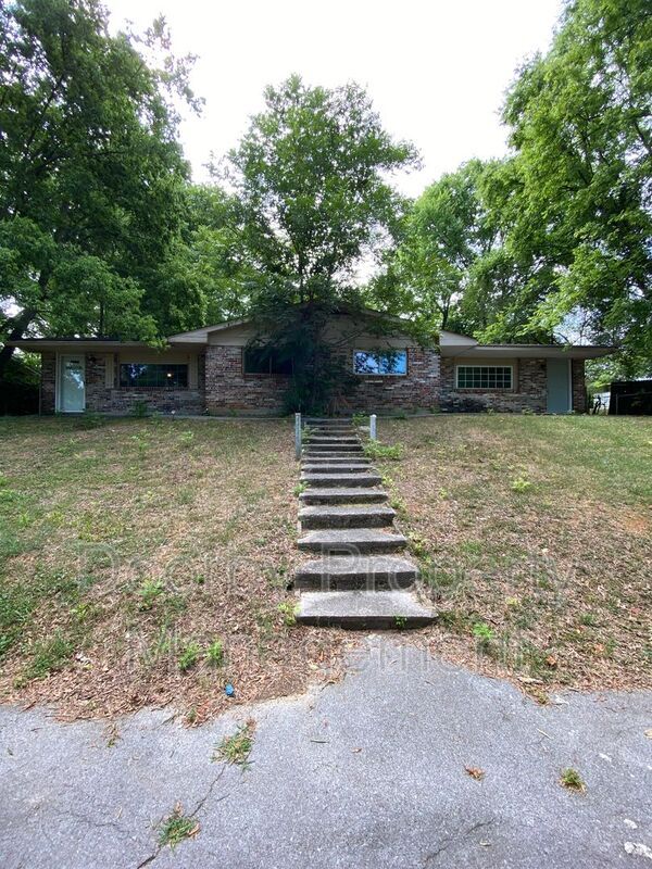 Primary Photo - 2818 Eblen Dr