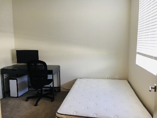 Foto del edificio - Room for Rent in desirable area