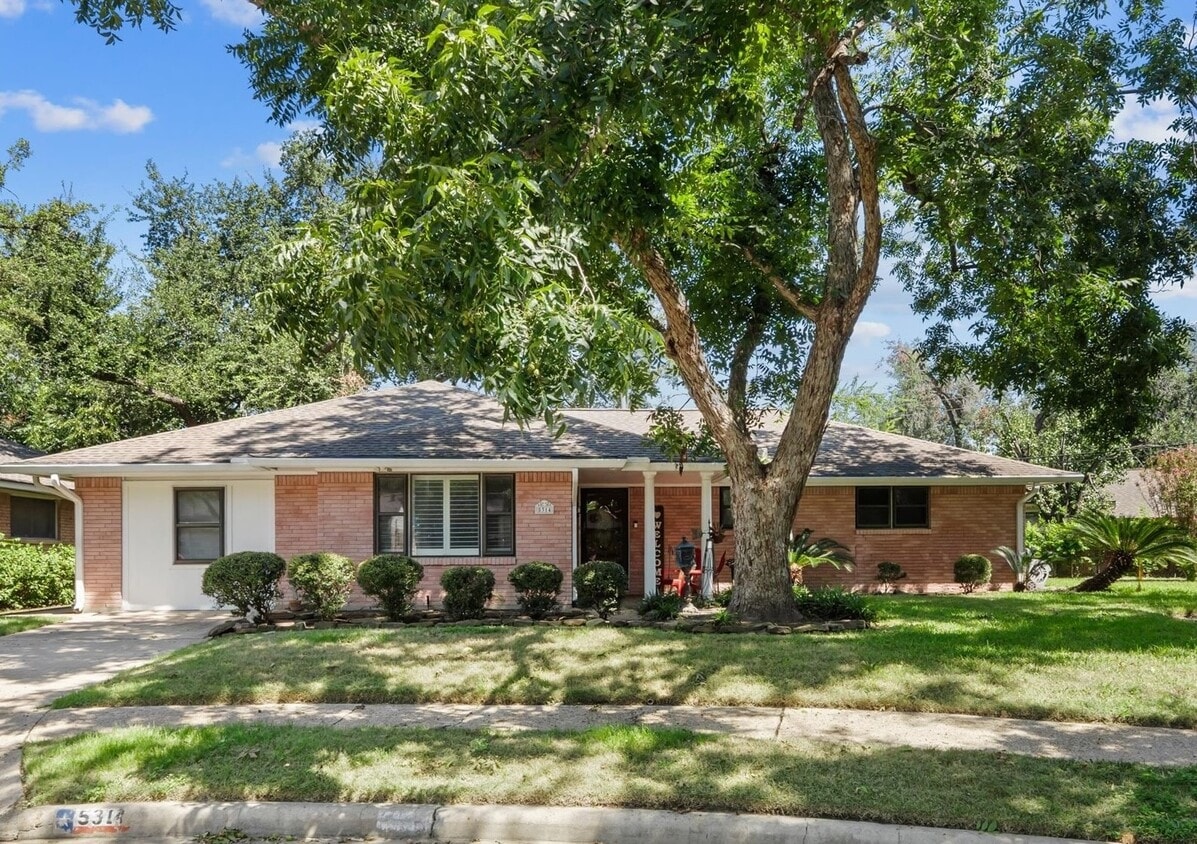 Primary Photo - 5314 Manor Creek Ln
