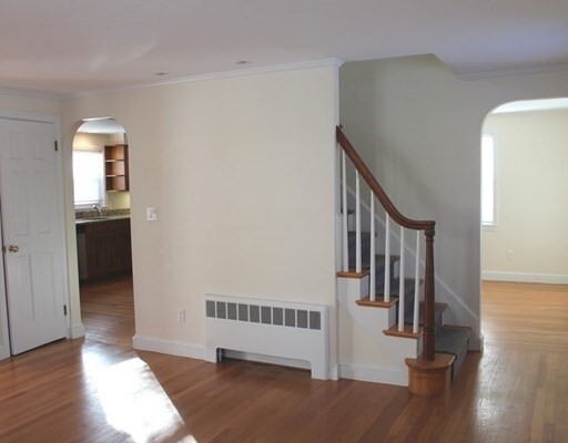 Foto principal - 452 Marrett Rd