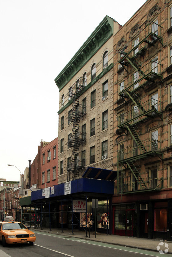 323 - 325 Bleecker St - 323-325 Bleecker St