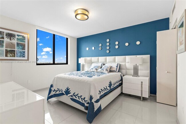 Foto del edificio - 5300 Paseo Blvd