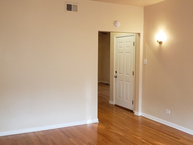 Building Photo - 7823 S Evans Ave