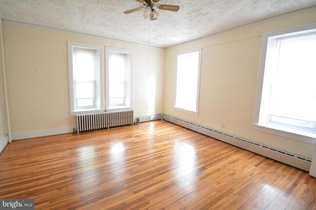 Building Photo - 239 W Rittenhouse St