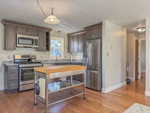 Building Photo - 60 Evergreen Ave