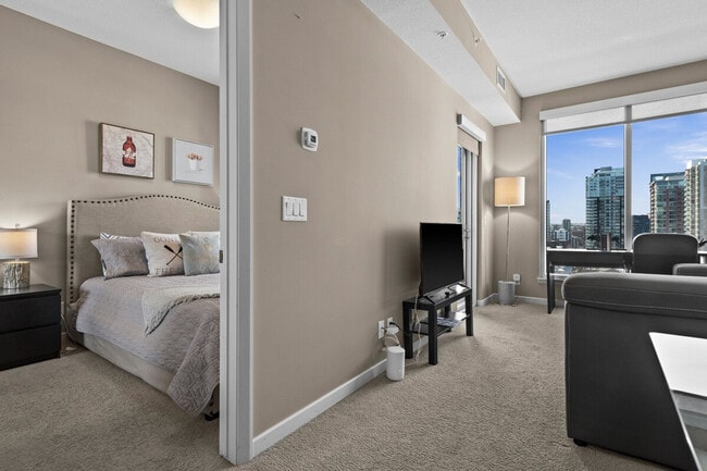 Building Photo - 1320 1st St SE